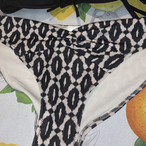 Victoria Secrets black bikini top w H&M bottom - Picture 2 of 6